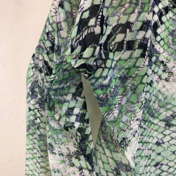 CAbi Women’s Blue/Green Print Sleeveless Blouse Top Shirt 746 Sz M - Picture 5 of 13